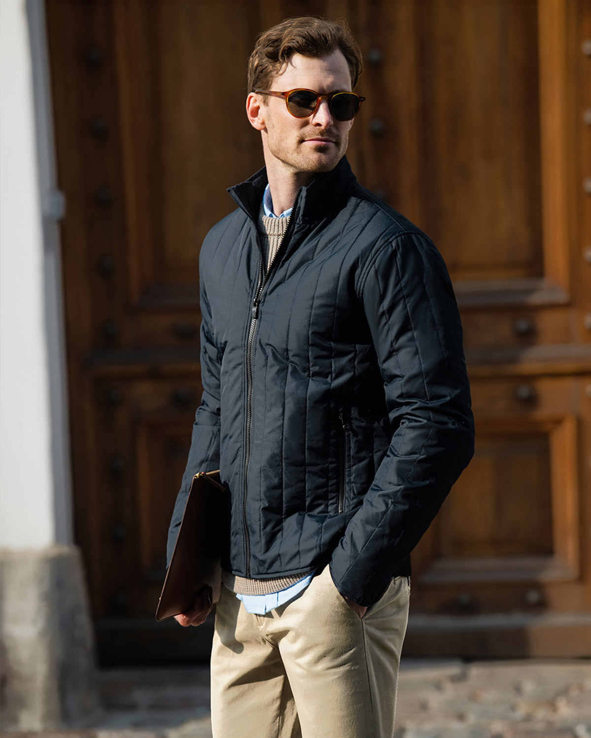 Muž v smart casual outfite